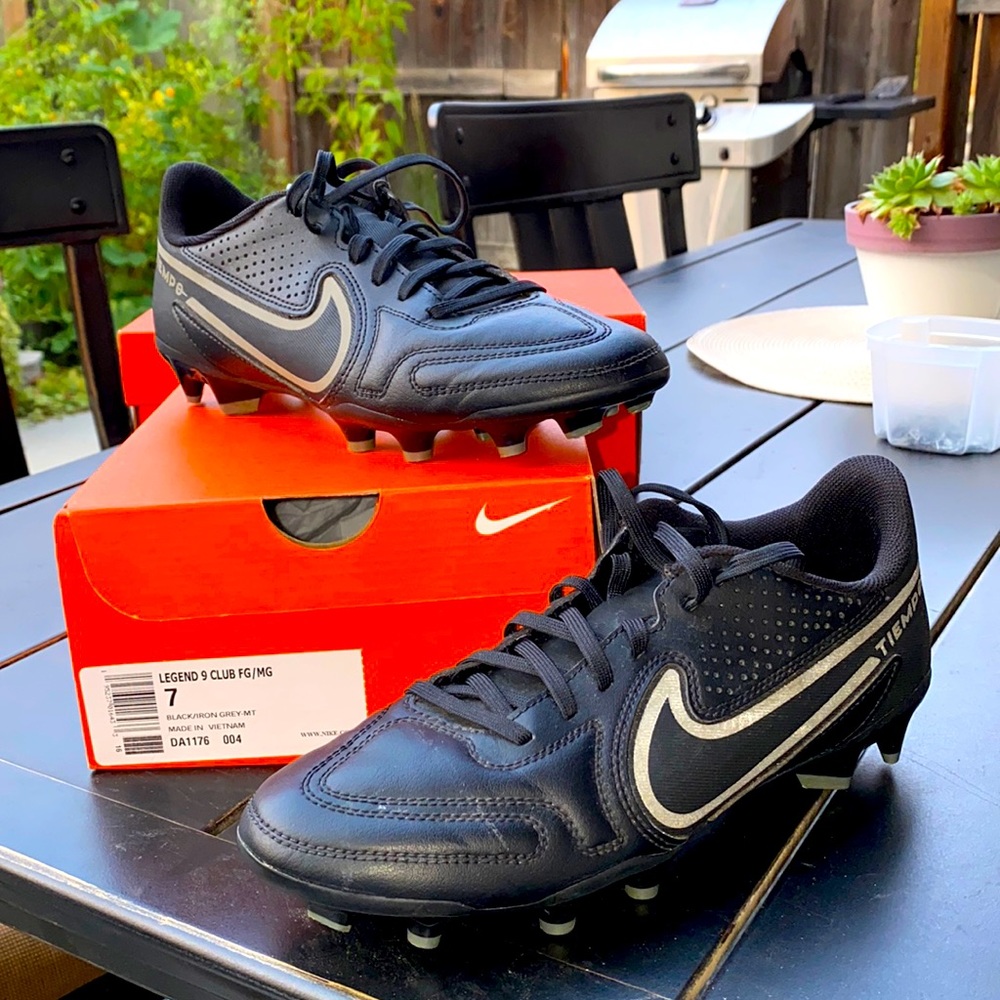 Nike Tiempo Soccer Cleats Legend 9 Club FG/MG